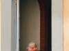 Anziani-Anziana alla finestra